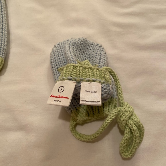 Hanna Andersson kids matching star hat & mittens - Picture 4 of 5